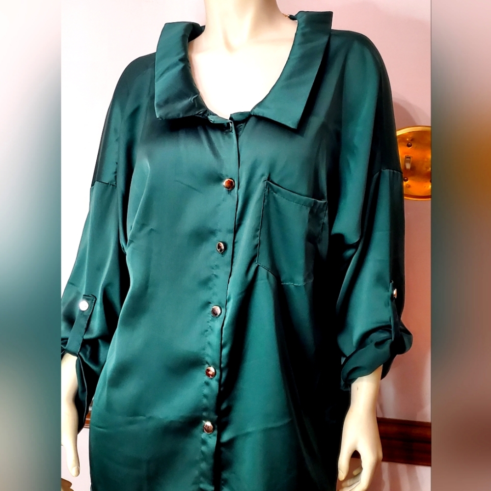 Boohoo satin shirt NWT